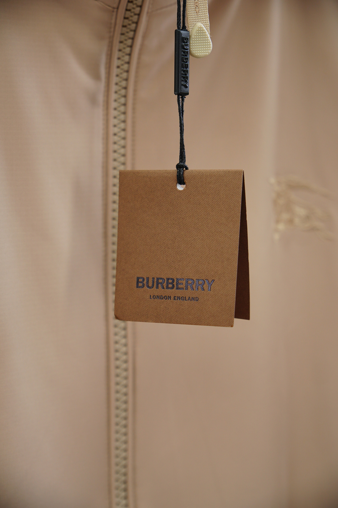 BBR 巴宝莉-2025秋季夹克外套！今年的专柜新品，男士超软聚酯纤维面料帅酷爆款 外套。时尚都市百搭款