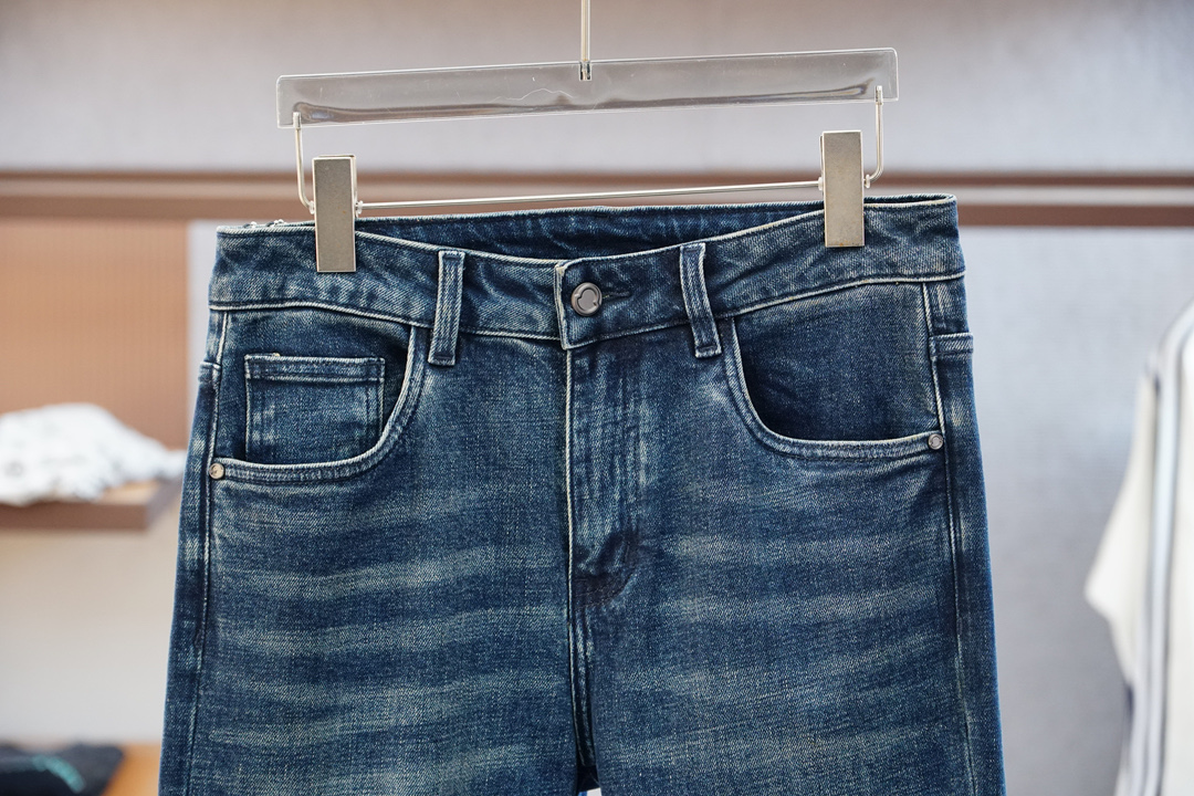 蒙口/新款来袭🔥早秋新款新款休闲裤牛仔裤，高端定制系列。进口高密度纯棉加沙洗工艺舒适柔软亲肤，笔挺不易起