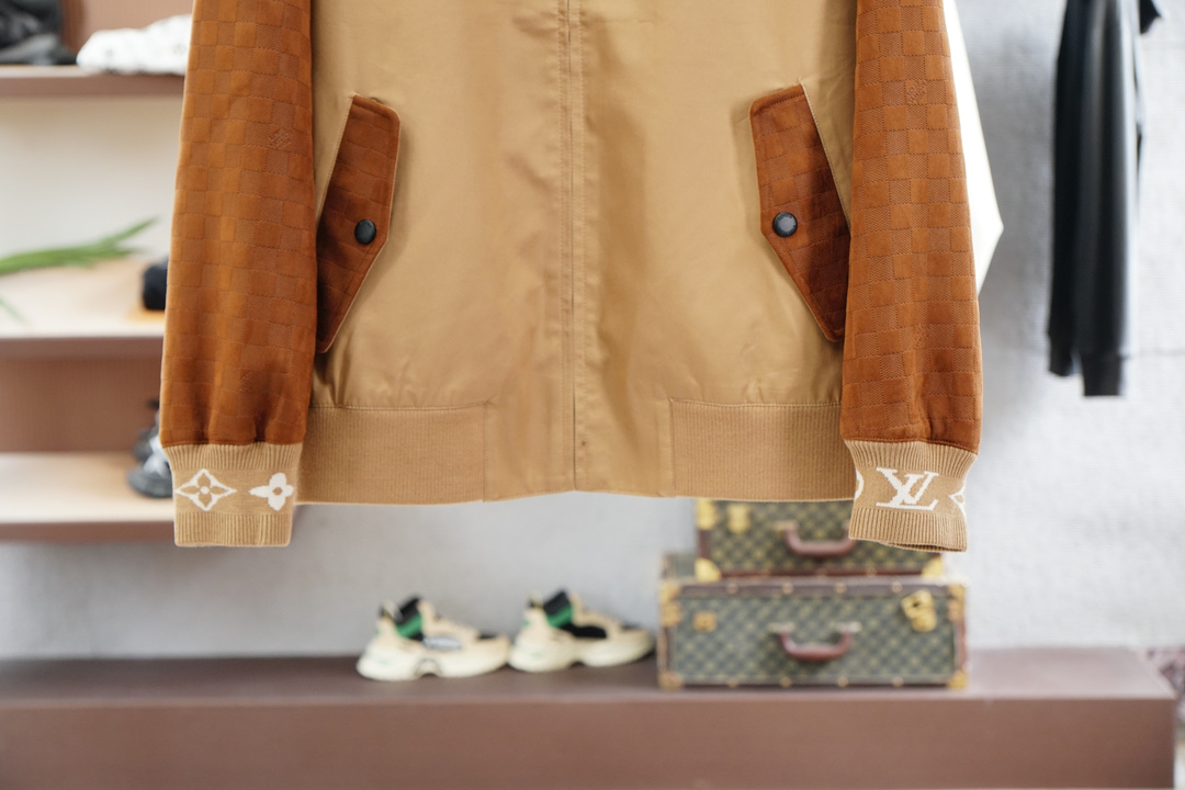 LV 路易威登/2025秋季夹克外套！今年的专柜新品帅酷爆款外套。时尚都市百搭款，今年必定超火爆款，特供
