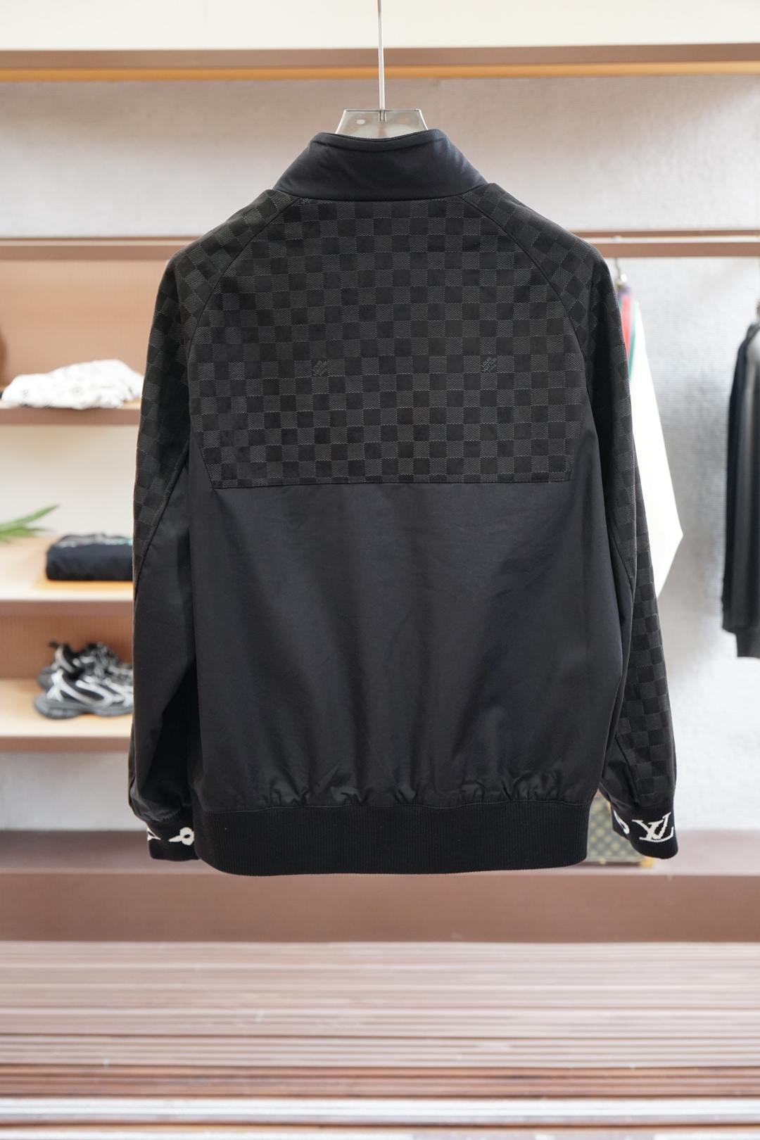 LV 路易威登/2025秋季夹克外套！今年的专柜新品帅酷爆款外套。时尚都市百搭款，今年必定超火爆款，特供