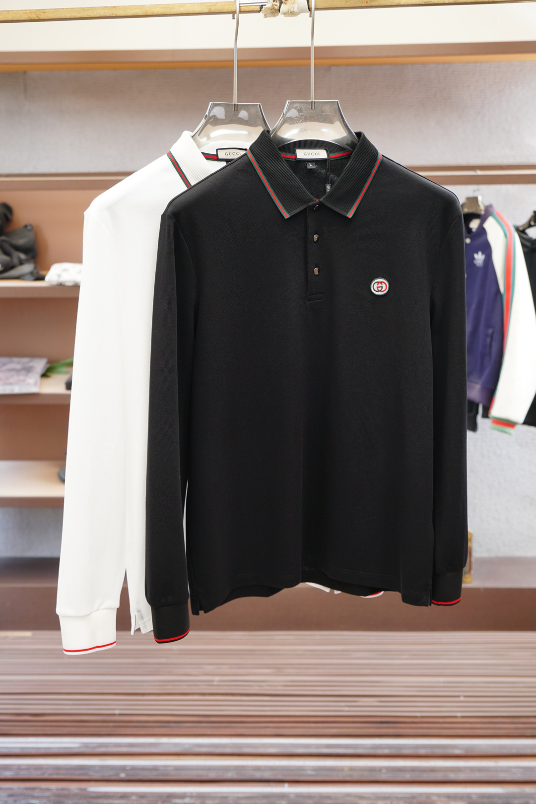 蒙口-2025秋冬系列新品🌸男士标识长袖Polo衫👕延续经典彩条点缀 商务休闲翻领POLO恤.该款Pol