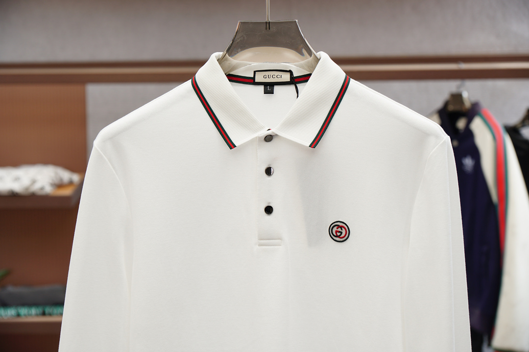 蒙口-2025秋冬系列新品🌸男士标识长袖Polo衫👕延续经典彩条点缀 商务休闲翻领POLO恤.该款Pol