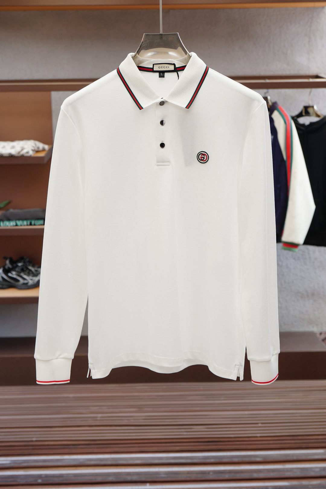 蒙口-2025秋冬系列新品🌸男士标识长袖Polo衫👕延续经典彩条点缀 商务休闲翻领POLO恤.该款Pol