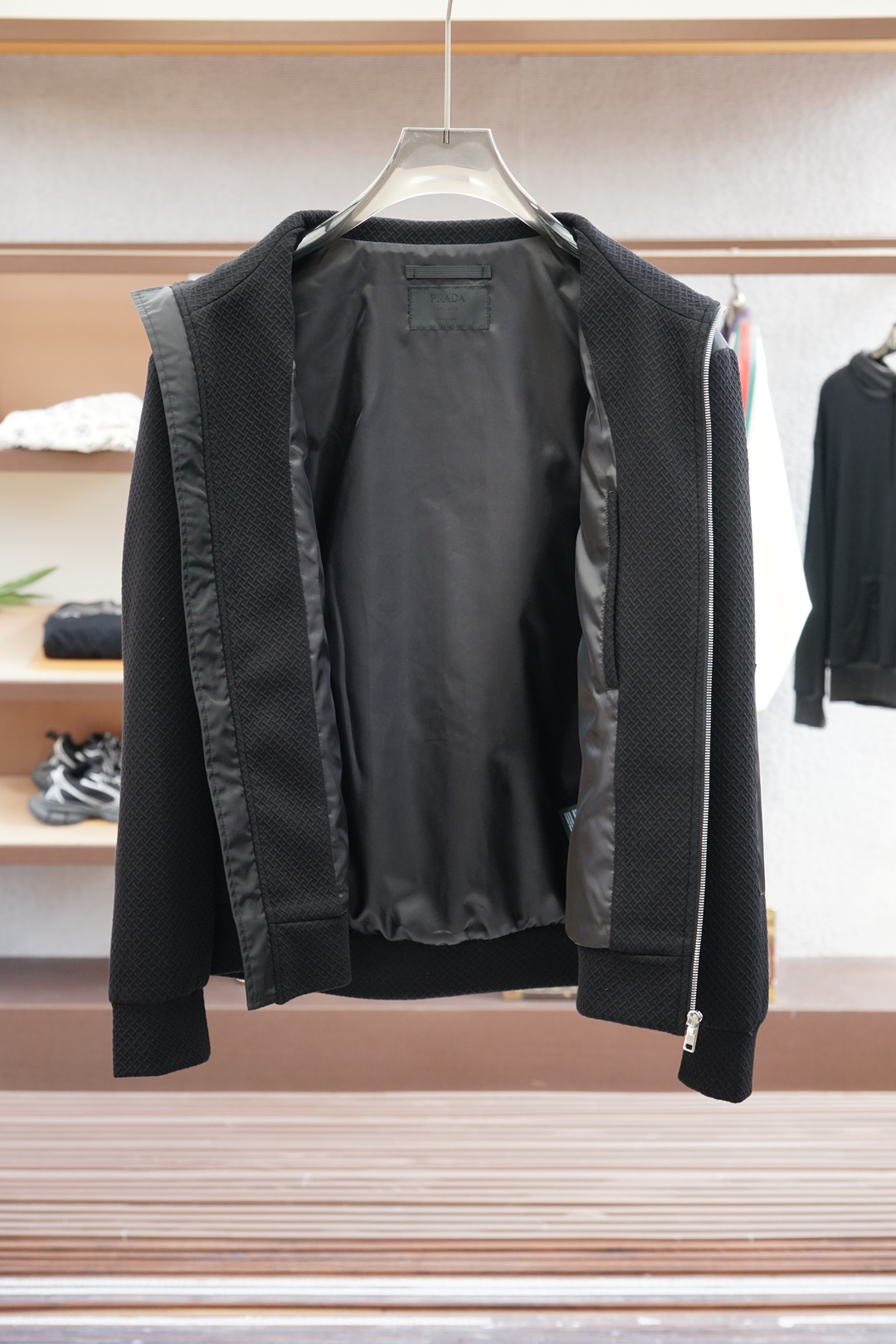 Prada 普拉达/25秋冬新款P家外套，男士涂珐琅三角徽标点缀翻领棒球服。上海恒隆柜台订单，官网同步发