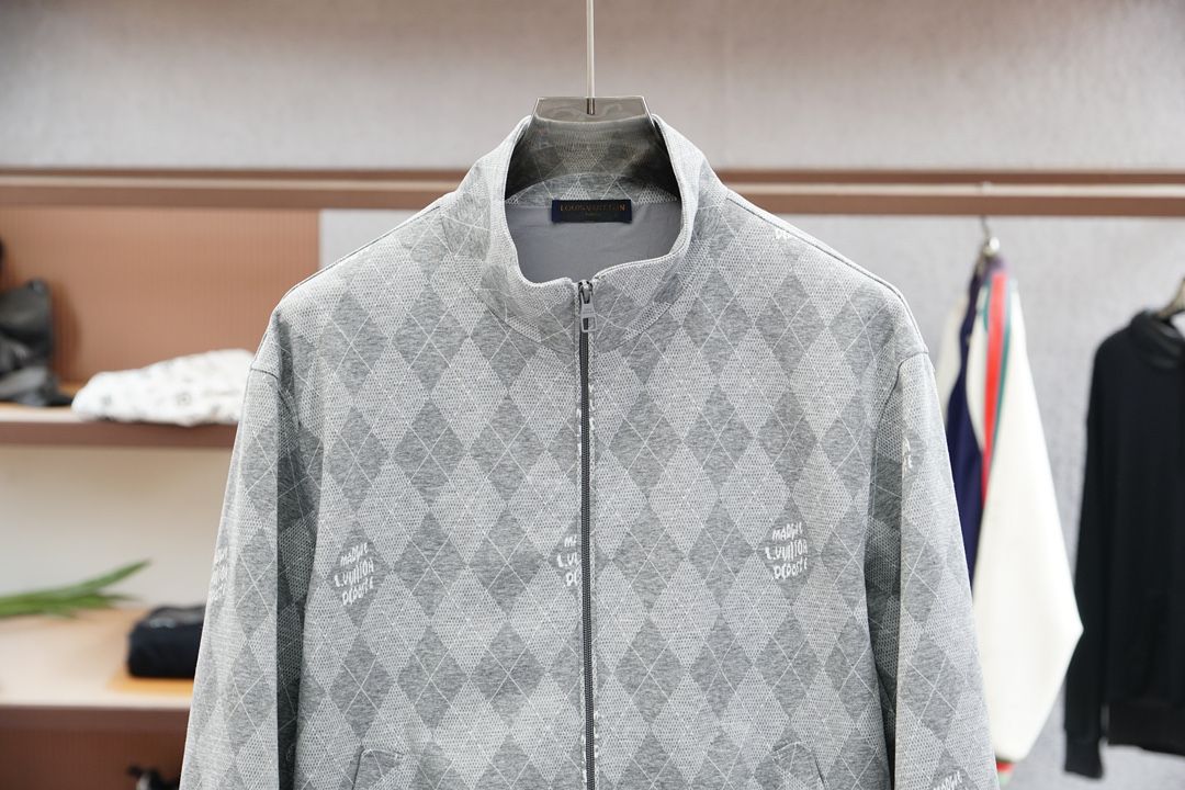 经典男士商务休闲小站领夹克外套.颇具意大利典型风格的时装，贸易公司渠道臻品 在面料选取和工艺方面都相当考