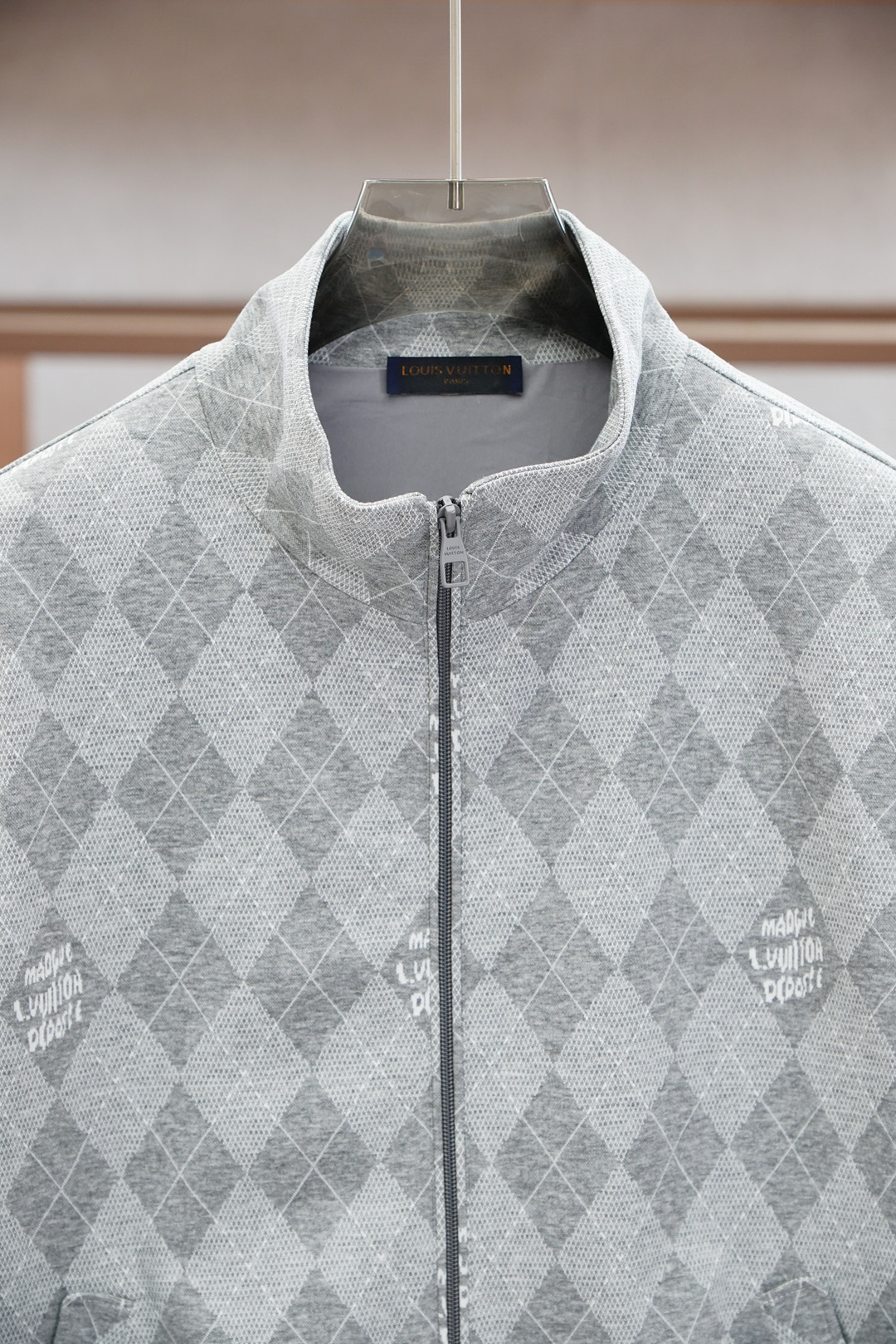 经典男士商务休闲小站领夹克外套.颇具意大利典型风格的时装，贸易公司渠道臻品 在面料选取和工艺方面都相当考