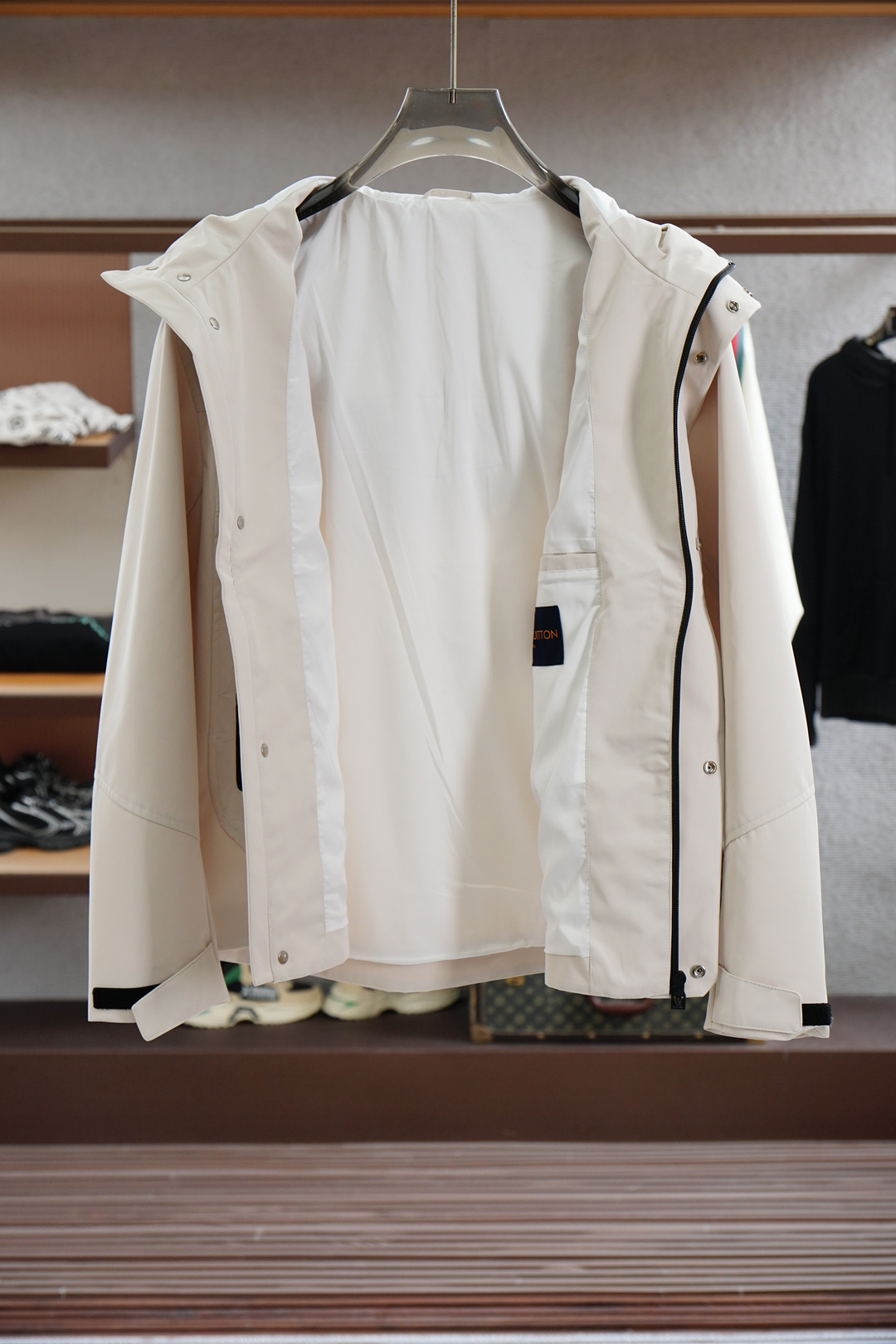 LV-LouisVuitton 路易威登 2025SS早春新品 暗纹提花连帽夹克。客供五金装饰辅料，面料