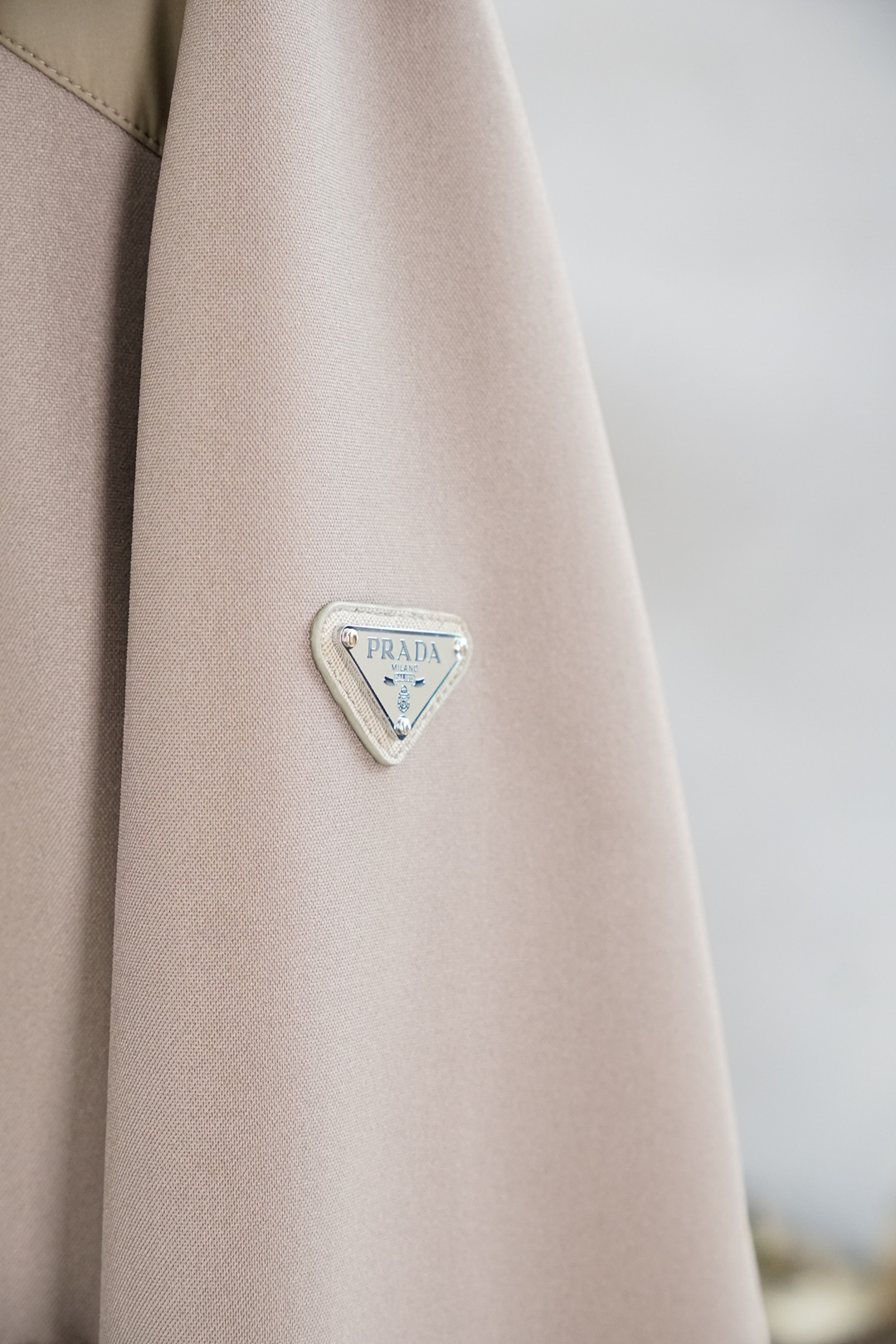 秋冬新款系列🍂#最新秋冬系列双色拼接外套外套精选优质面料，经纬线分明的材质结合科技镀层，带来防风疏水同时