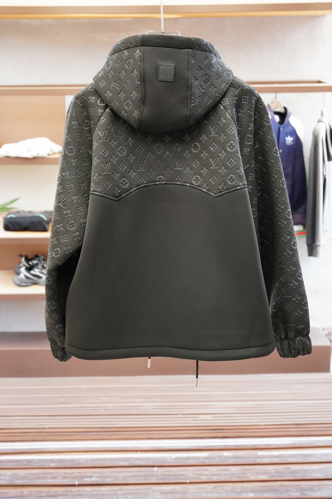 2025秋冬新款系LV 路易威登 25年秋季新款外套定制五金面料进口提花空气层棉，质感光泽垂感更强，品相