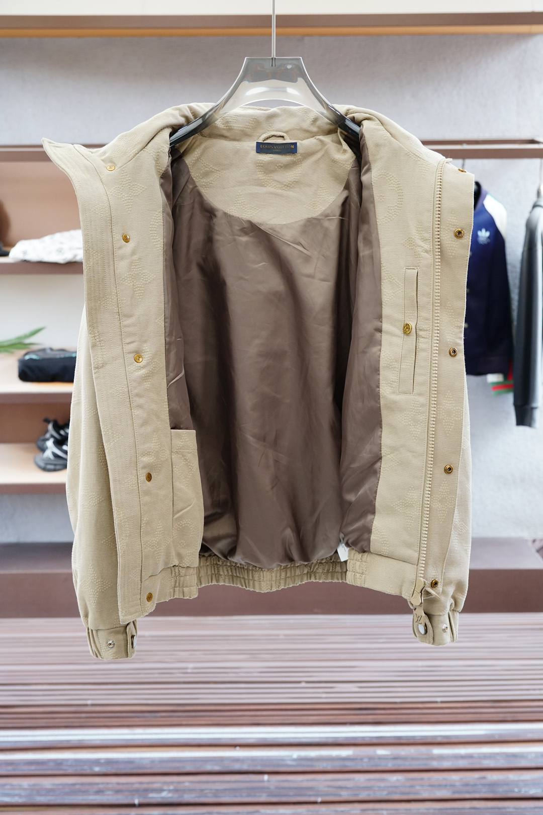 、Lv路意威登-意式重奢新品🔴系列戴帽夹克2025秋冬系列Lv-最新可拆卸夹克外套清爽的斜纹织布，多重混