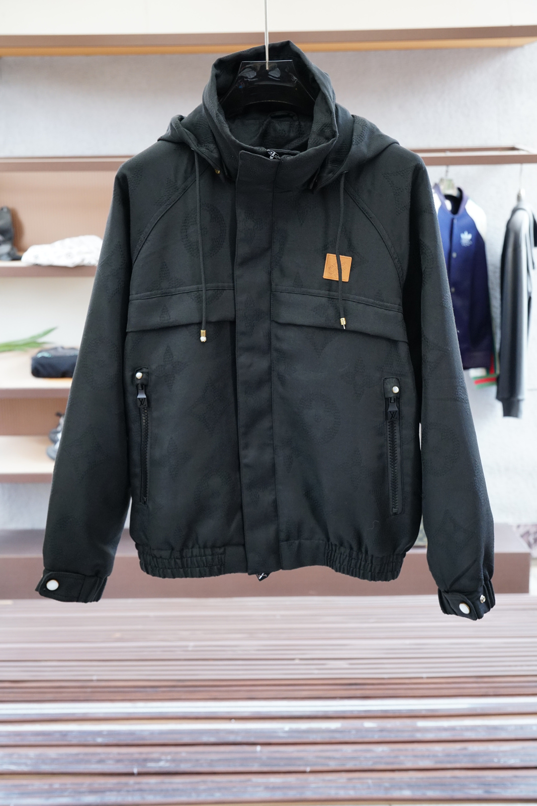 、Lv路意威登-意式重奢新品🔴系列戴帽夹克2025秋冬系列Lv-最新可拆卸夹克外套清爽的斜纹织布，多重混