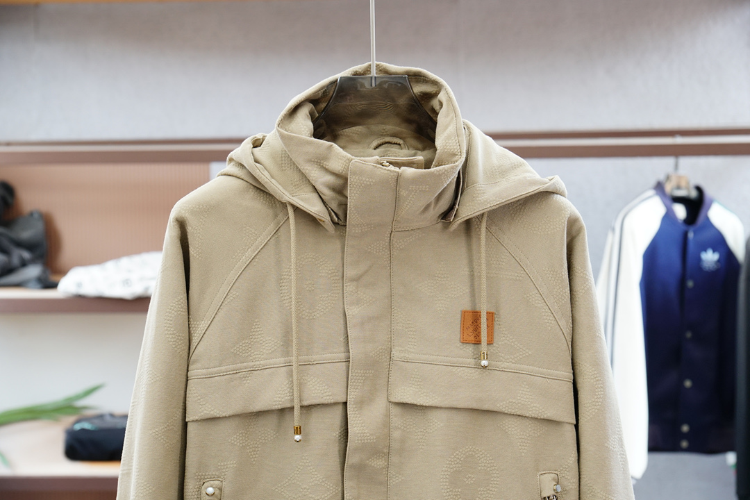 、Lv路意威登-意式重奢新品🔴系列戴帽夹克2025秋冬系列Lv-最新可拆卸夹克外套清爽的斜纹织布，多重混