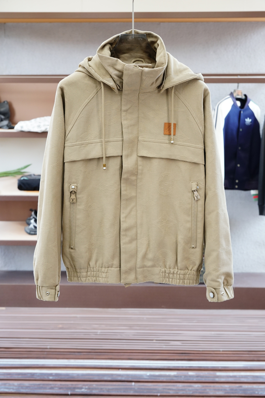 、Lv路意威登-意式重奢新品🔴系列戴帽夹克2025秋冬系列Lv-最新可拆卸夹克外套清爽的斜纹织布，多重混