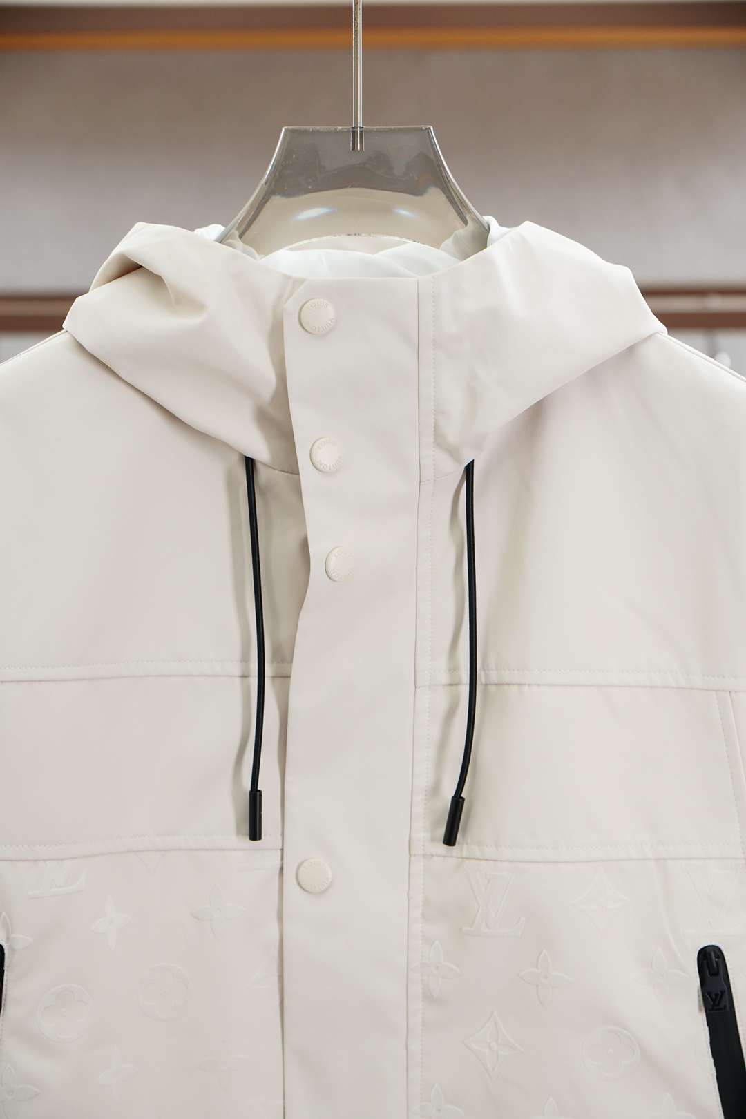 LV-LouisVuitton 路易威登 2025SS早春新品 暗纹提花连帽夹克。客供五金装饰辅料，面料