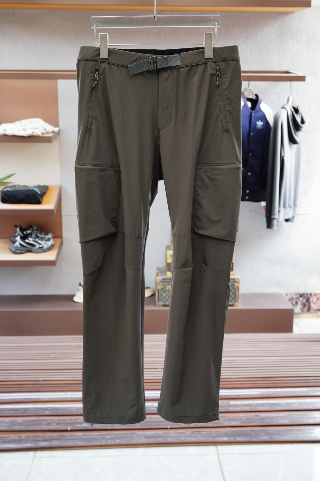 加拿大鹅-🆕时尚工装机能风，Canada经典双色运动卫裤2025 fall winter秋冬新款极具辨识