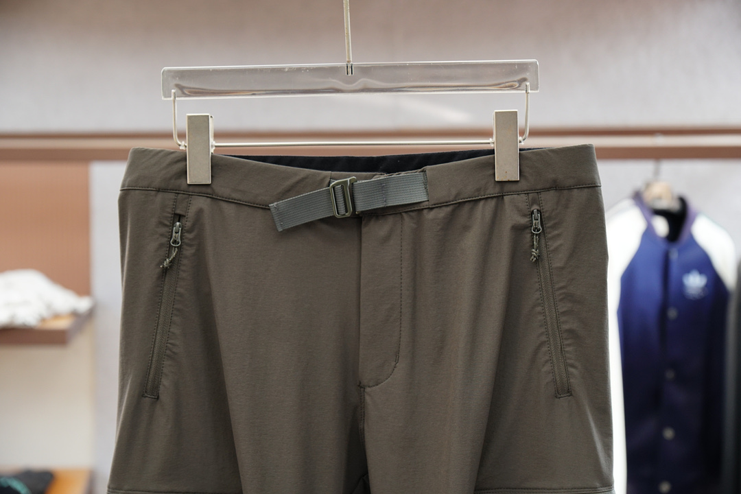 加拿大鹅-🆕时尚工装机能风，Canada经典双色运动卫裤2025 fall winter秋冬新款极具辨识