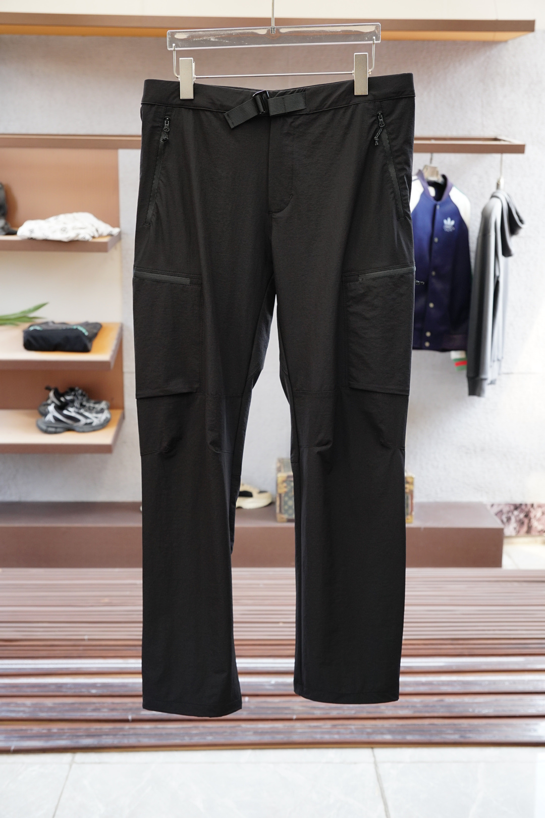 加拿大鹅-🆕时尚工装机能风，Canada经典双色运动卫裤2025 fall winter秋冬新款极具辨识