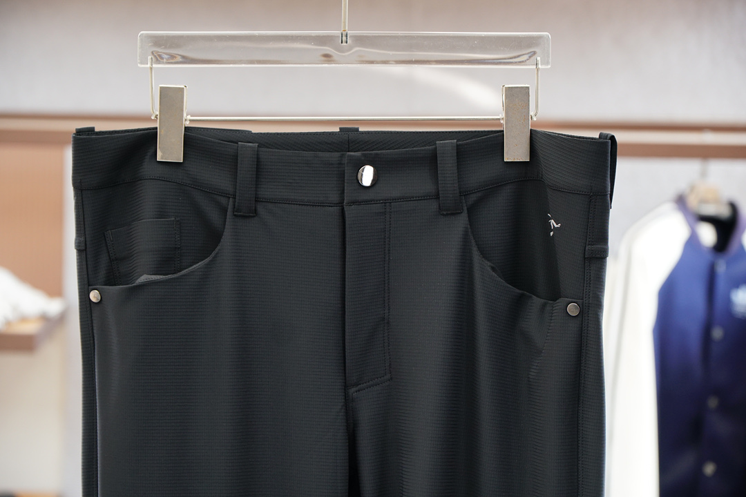 始祖鸟/PArcx*商务弹力西装裤简洁经典设计，精选65再生尼龙➕25人棉➕8弹力氨纶，混纺结合水洗预处