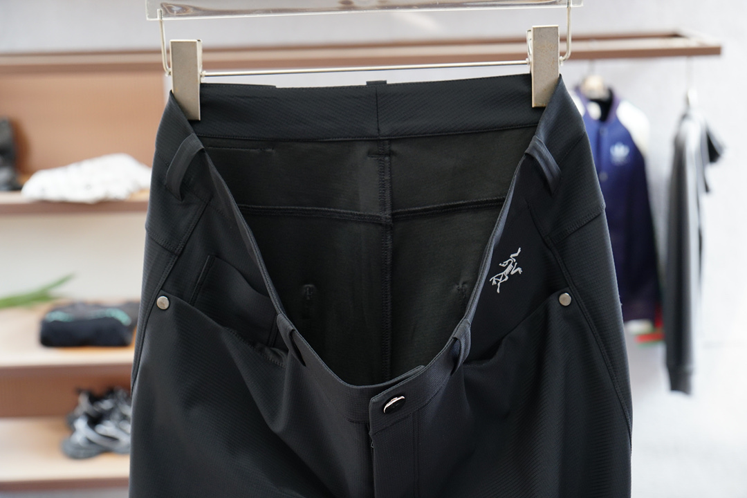 始祖鸟/PArcx*商务弹力西装裤简洁经典设计，精选65再生尼龙➕25人棉➕8弹力氨纶，混纺结合水洗预处