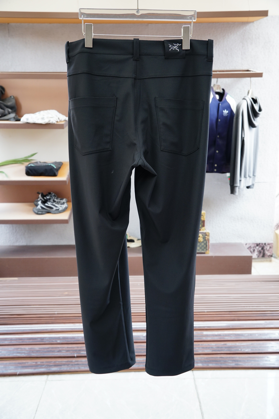 始祖鸟/PArcx*商务弹力西装裤简洁经典设计，精选65再生尼龙➕25人棉➕8弹力氨纶，混纺结合水洗预处