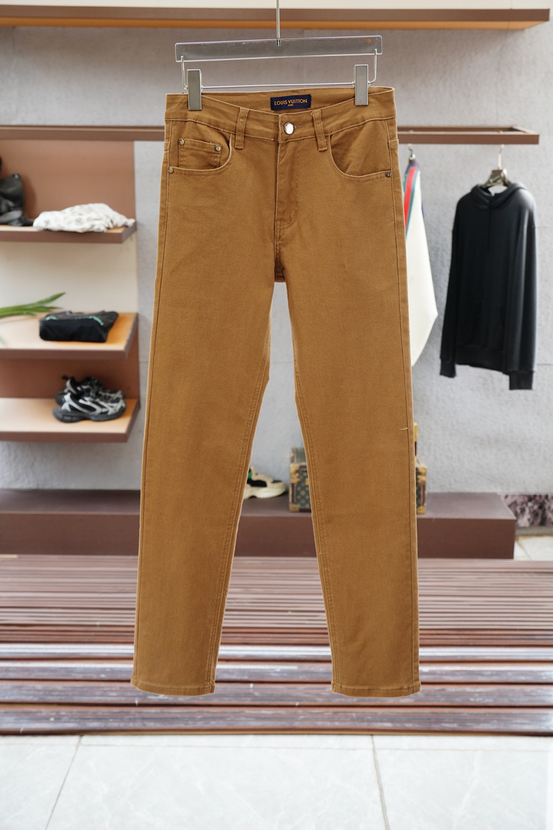LV路意威登-🍃2025秋冬最新品，专柜同步有售，时尚休闲裤，进口原版面料，做工极为复杂，唯一可以做代购