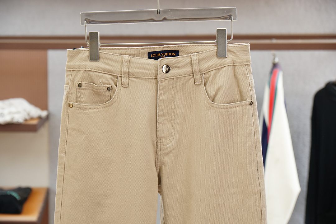 LV路意威登-🍃2025秋冬最新品，专柜同步有售，时尚休闲裤，进口原版面料，做工极为复杂，唯一可以做代购