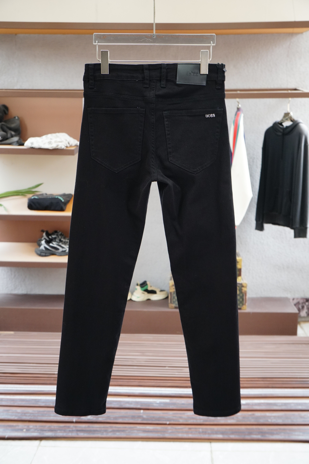 Boss-🍃2025秋冬最新品，专柜同步有售，时尚休闲裤，进口原版面料，做工极为复杂，唯一可以做代购级别