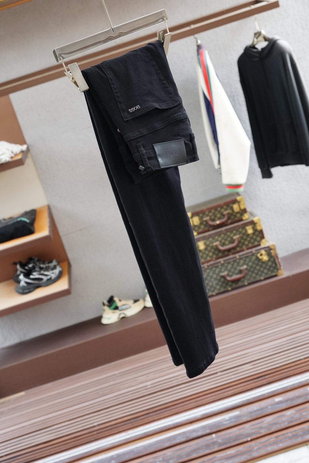 Boss-🍃2025秋冬最新品，专柜同步有售，时尚休闲裤，进口原版面料，做工极为复杂，唯一可以做代购级别