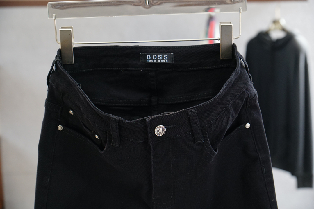 Boss-🍃2025秋冬最新品，专柜同步有售，时尚休闲裤，进口原版面料，做工极为复杂，唯一可以做代购级别