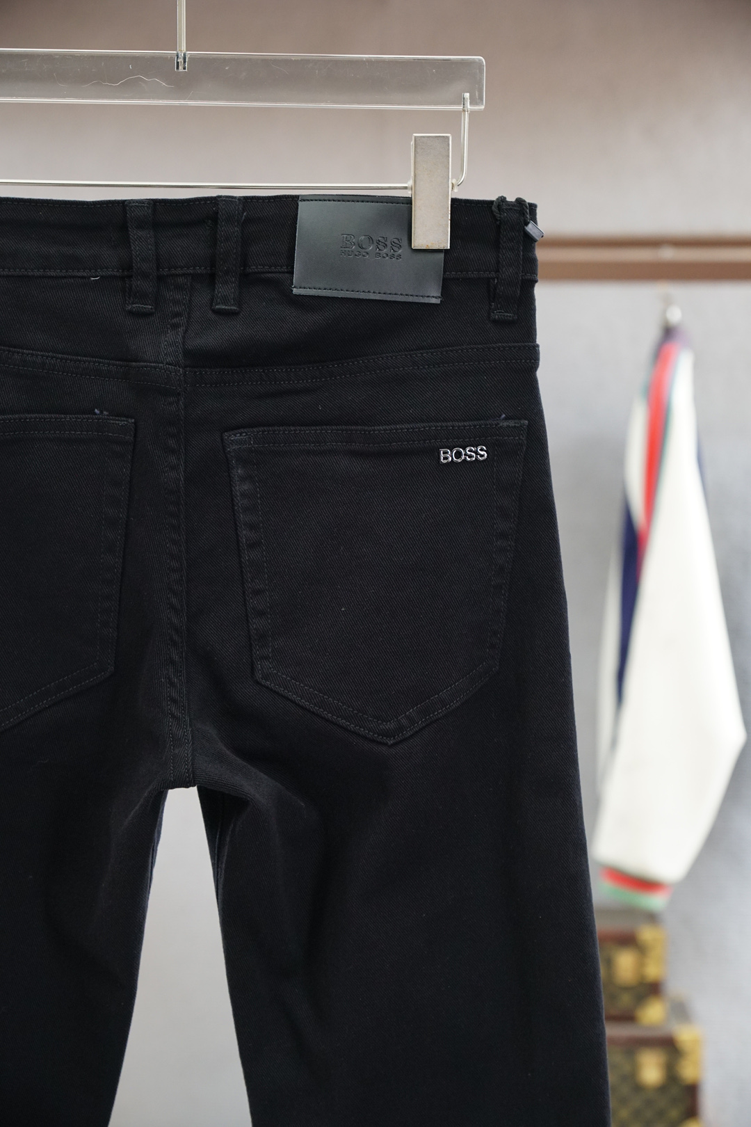 Boss-🍃2025秋冬最新品，专柜同步有售，时尚休闲裤，进口原版面料，做工极为复杂，唯一可以做代购级别