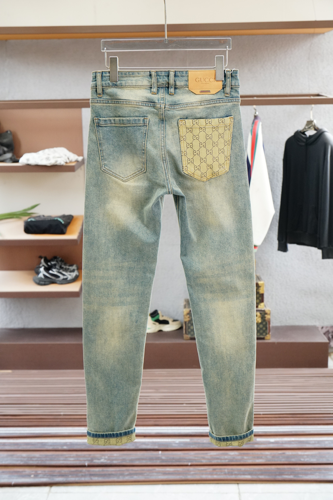 Gucci 古奇/🍃2025秋冬最新品，专柜同步有售，时尚休闲裤，进口原版面料，做工极为复杂，唯一可以做