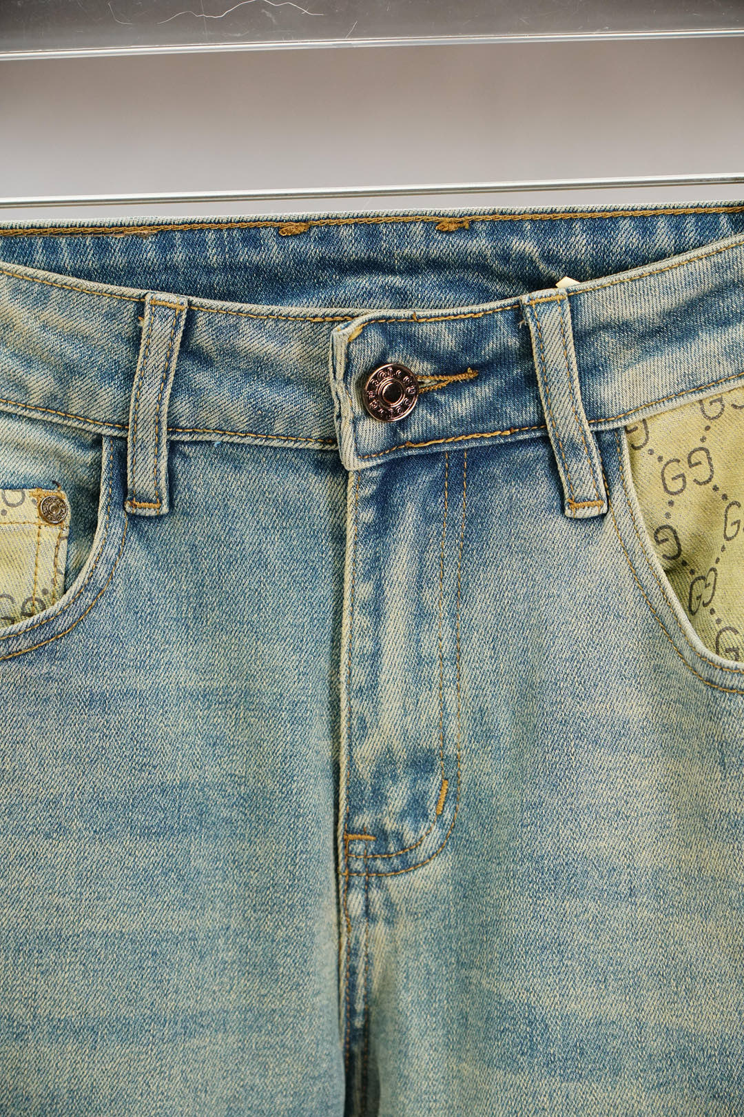 Gucci 古奇/🍃2025秋冬最新品，专柜同步有售，时尚休闲裤，进口原版面料，做工极为复杂，唯一可以做