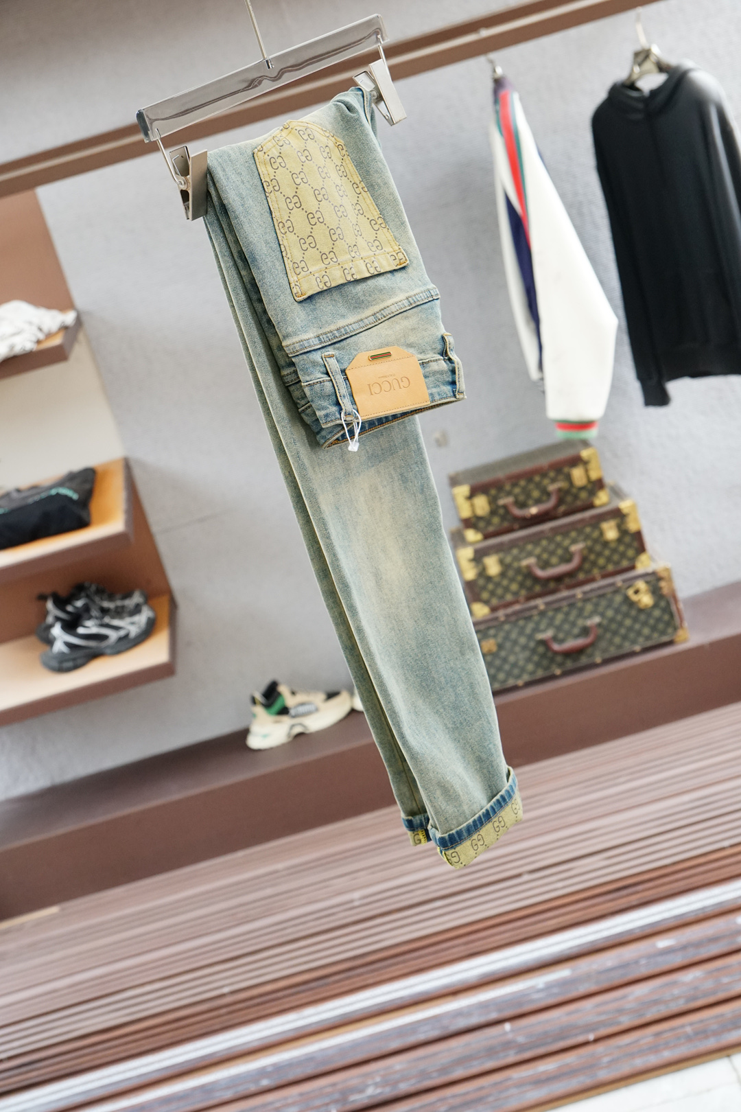 Gucci 古奇/🍃2025秋冬最新品，专柜同步有售，时尚休闲裤，进口原版面料，做工极为复杂，唯一可以做