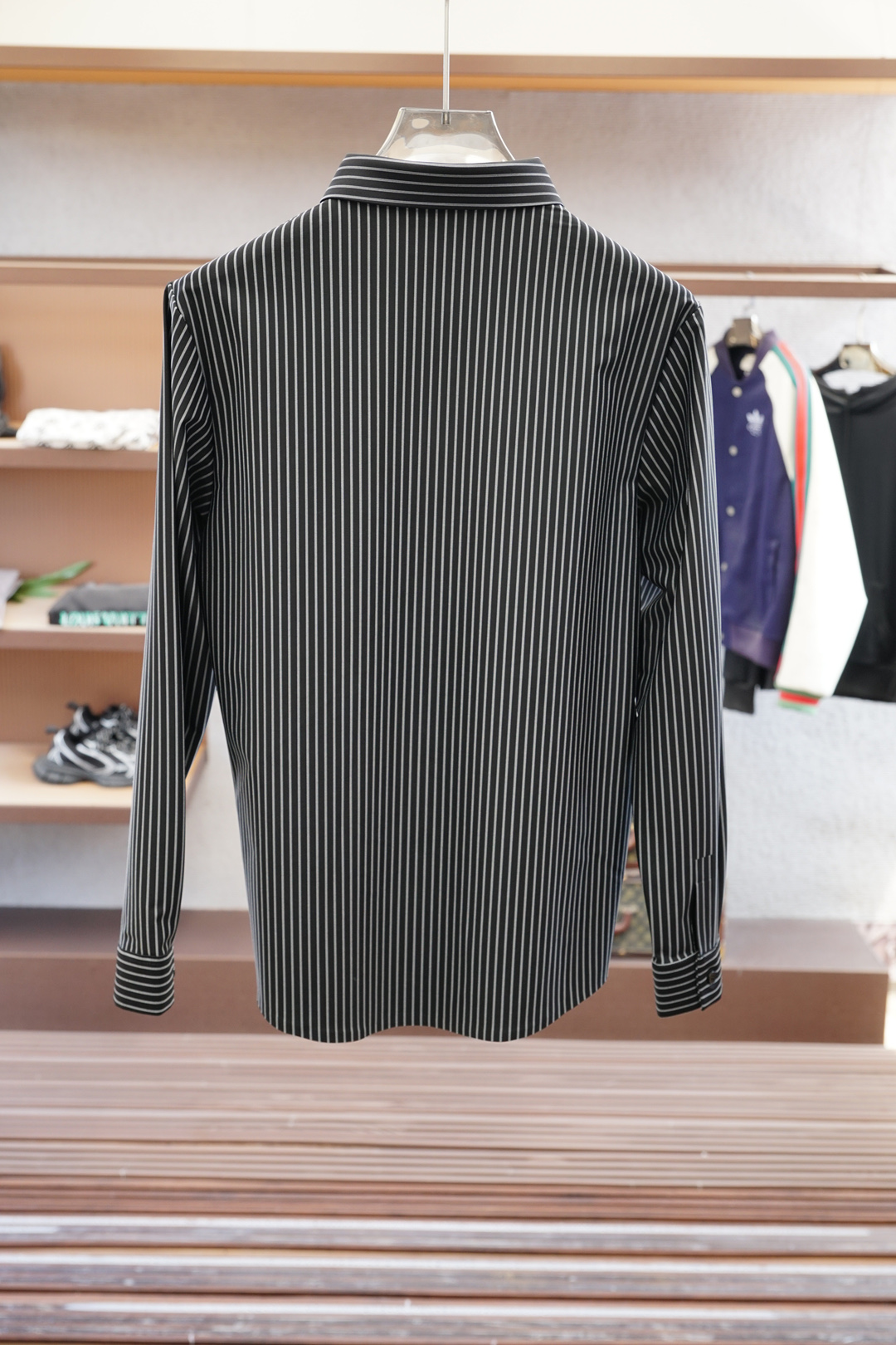 Boss-休闲长袖衬衫🌸翻领宽松尖领衬衣 同步官网发售 面料丝滑有光泽，免烫抗皱垂感十足，98%棉➕2%