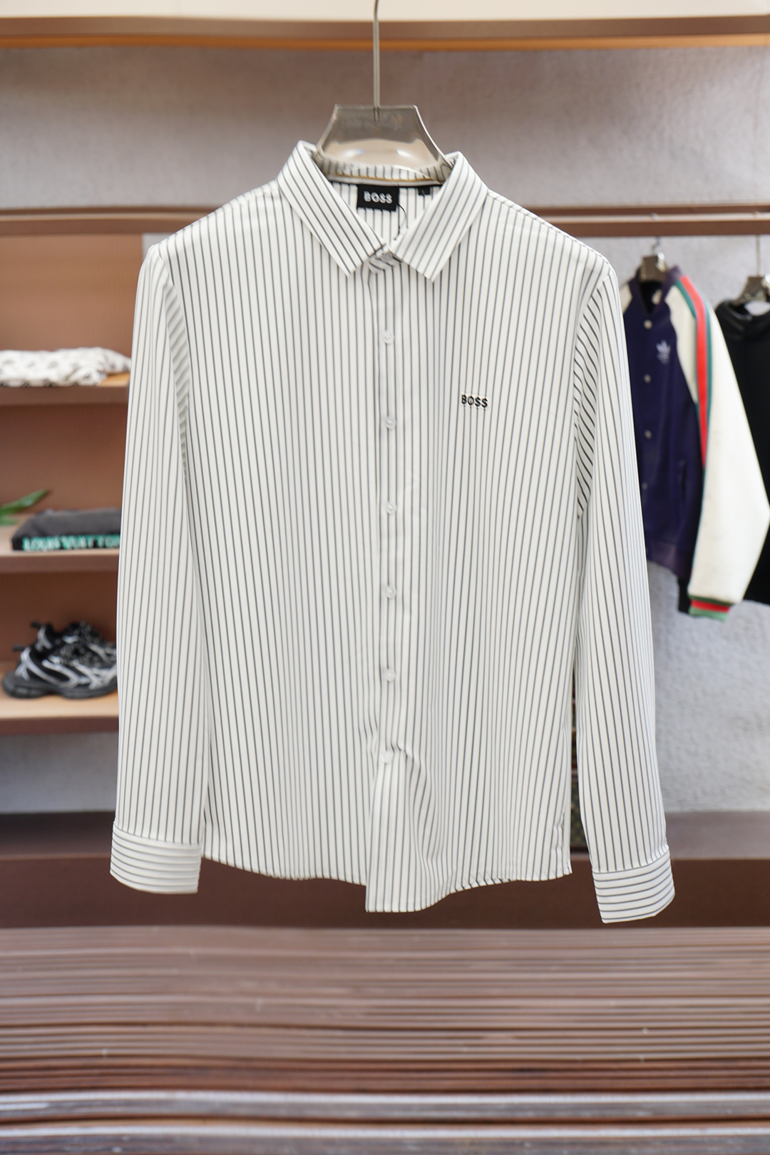 Boss-休闲长袖衬衫🌸翻领宽松尖领衬衣 同步官网发售 面料丝滑有光泽，免烫抗皱垂感十足，98%棉➕2%