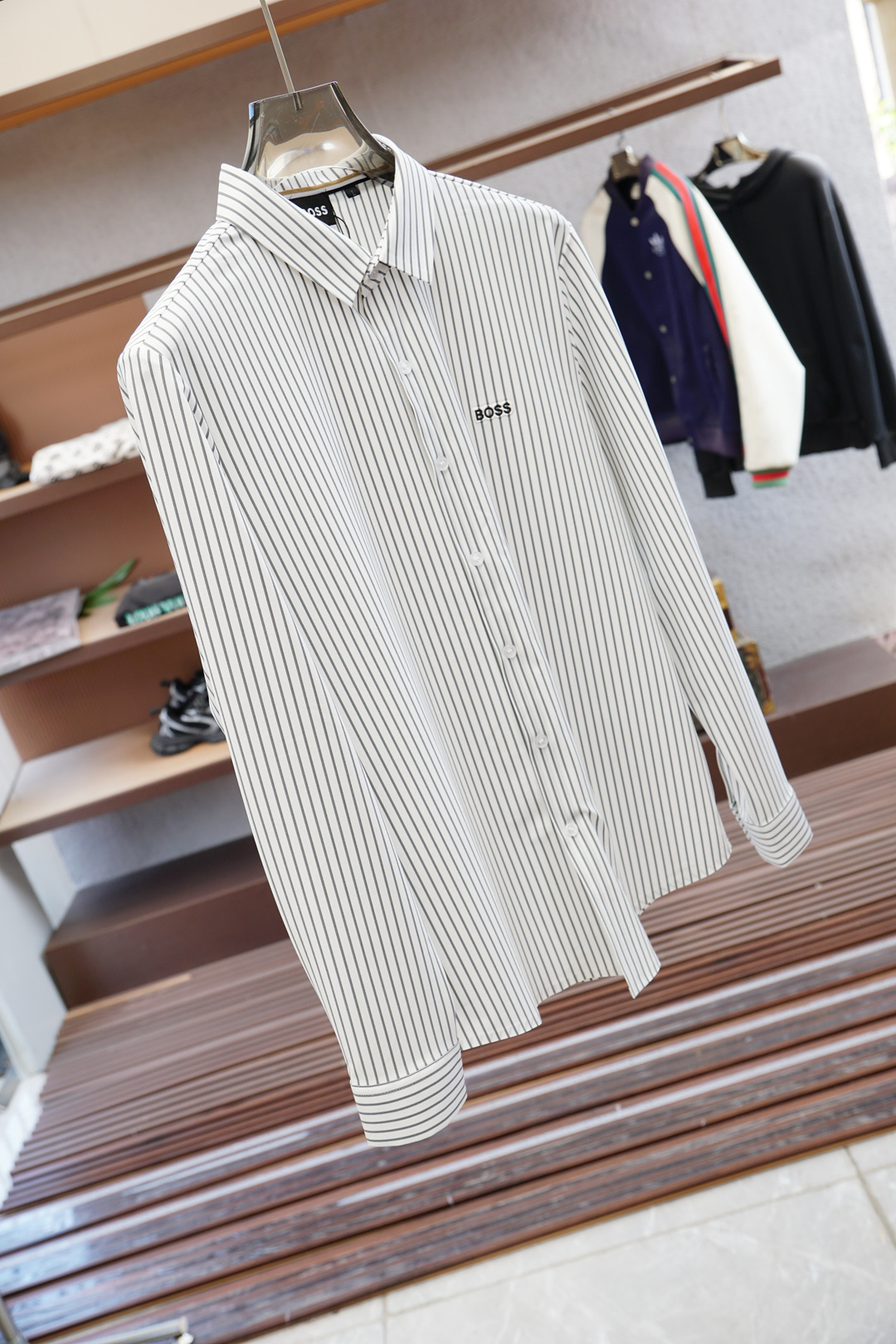 Boss-休闲长袖衬衫🌸翻领宽松尖领衬衣 同步官网发售 面料丝滑有光泽，免烫抗皱垂感十足，98%棉➕2%