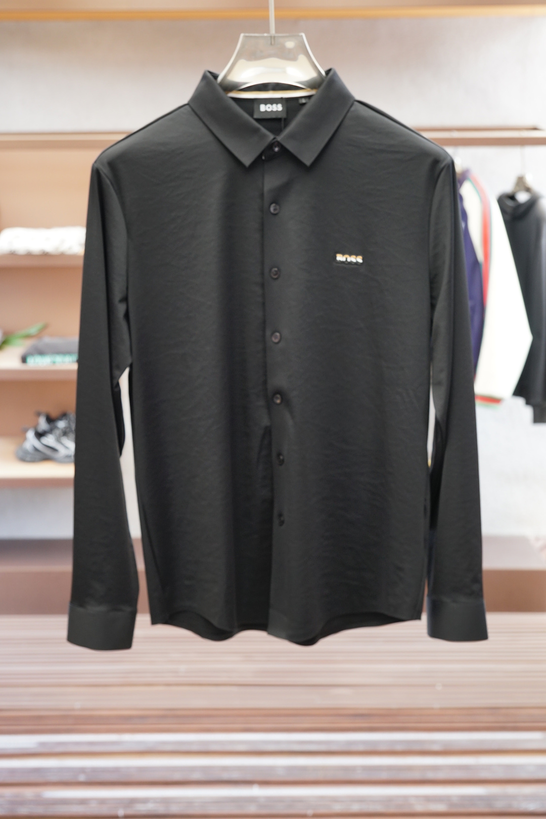 Boss-休闲长袖衬衫🌸翻领宽松尖领衬衣 同步官网发售 面料丝滑有光泽，免烫抗皱垂感十足，98%棉➕2%