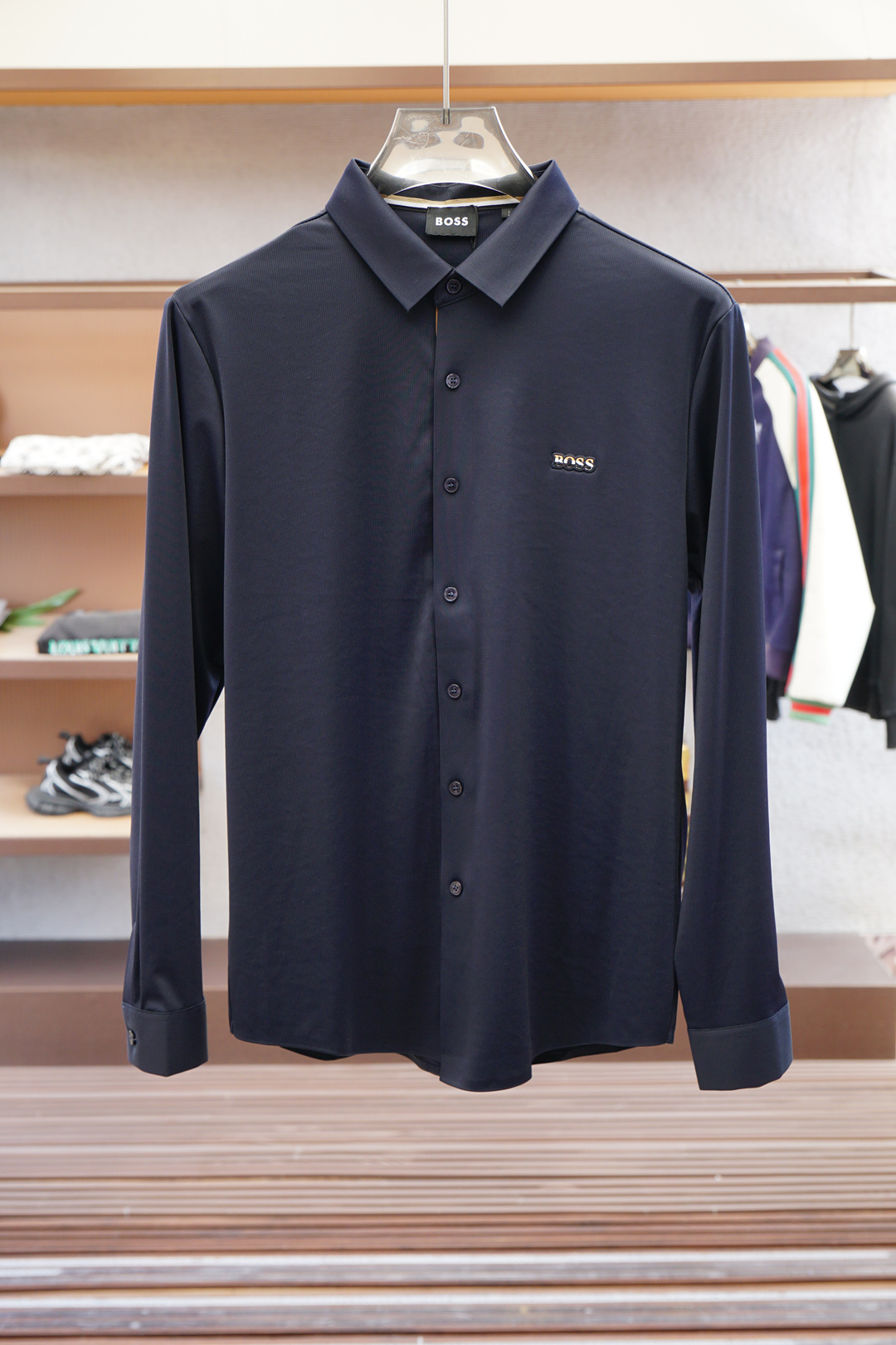 Boss-休闲长袖衬衫🌸翻领宽松尖领衬衣 同步官网发售 面料丝滑有光泽，免烫抗皱垂感十足，98%棉➕2%