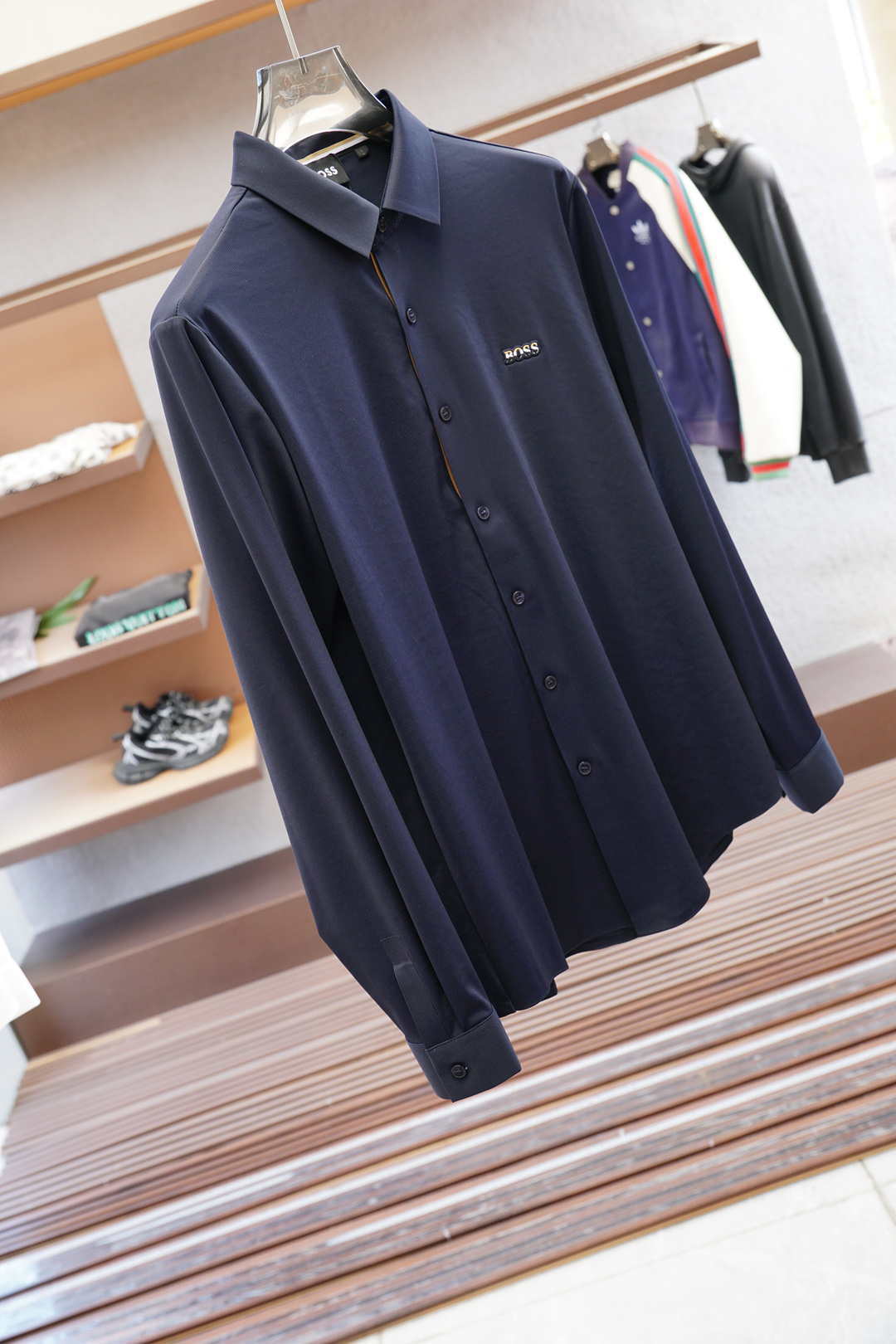 Boss-休闲长袖衬衫🌸翻领宽松尖领衬衣 同步官网发售 面料丝滑有光泽，免烫抗皱垂感十足，98%棉➕2%