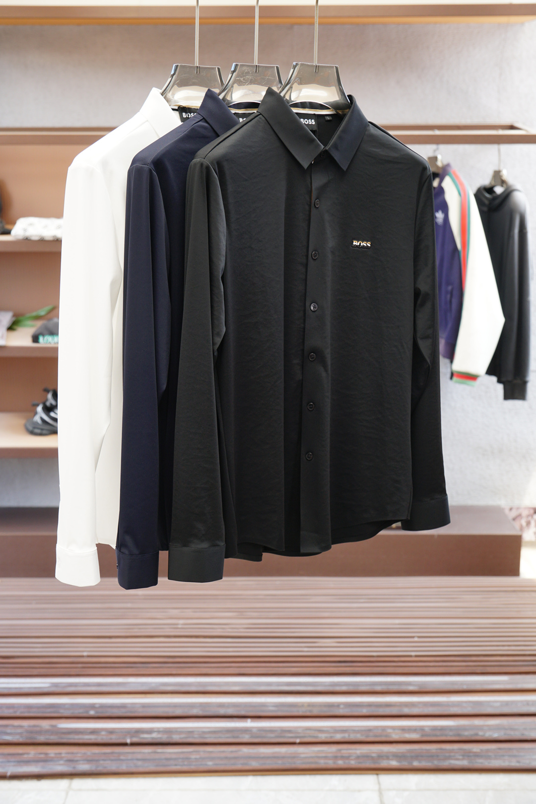 Boss-休闲长袖衬衫🌸翻领宽松尖领衬衣 同步官网发售 面料丝滑有光泽，免烫抗皱垂感十足，98%棉➕2%