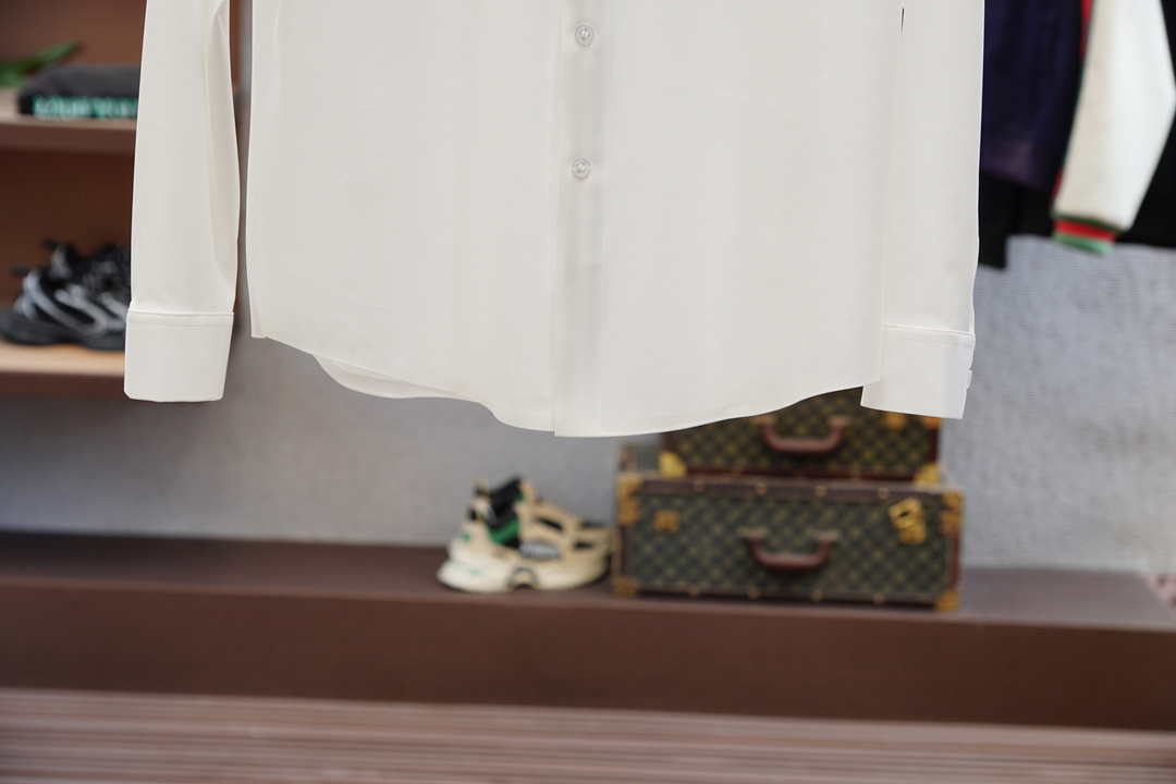 Boss-休闲长袖衬衫🌸翻领宽松尖领衬衣 同步官网发售 面料丝滑有光泽，免烫抗皱垂感十足，98%棉➕2%