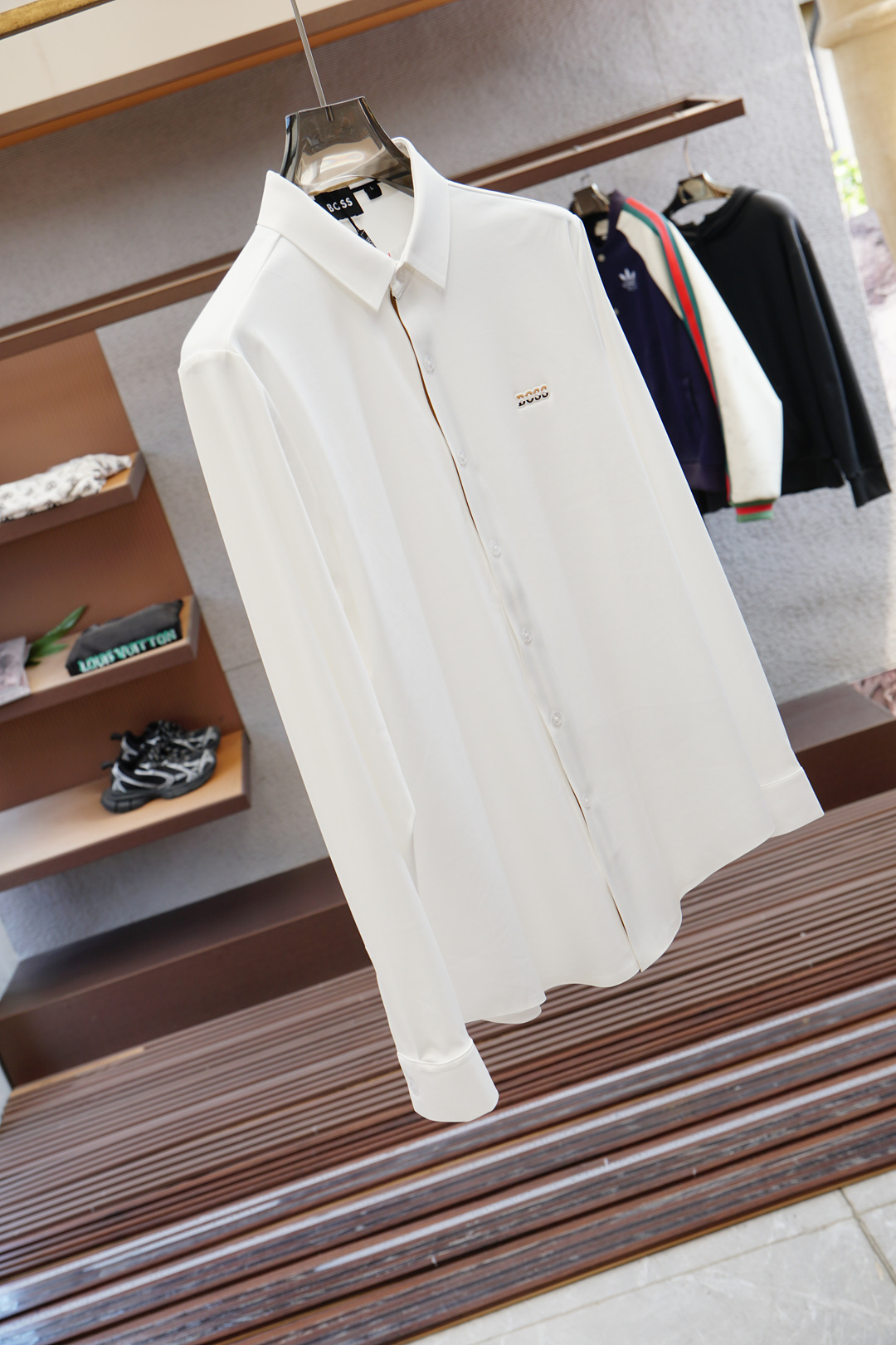 Boss-休闲长袖衬衫🌸翻领宽松尖领衬衣 同步官网发售 面料丝滑有光泽，免烫抗皱垂感十足，98%棉➕2%