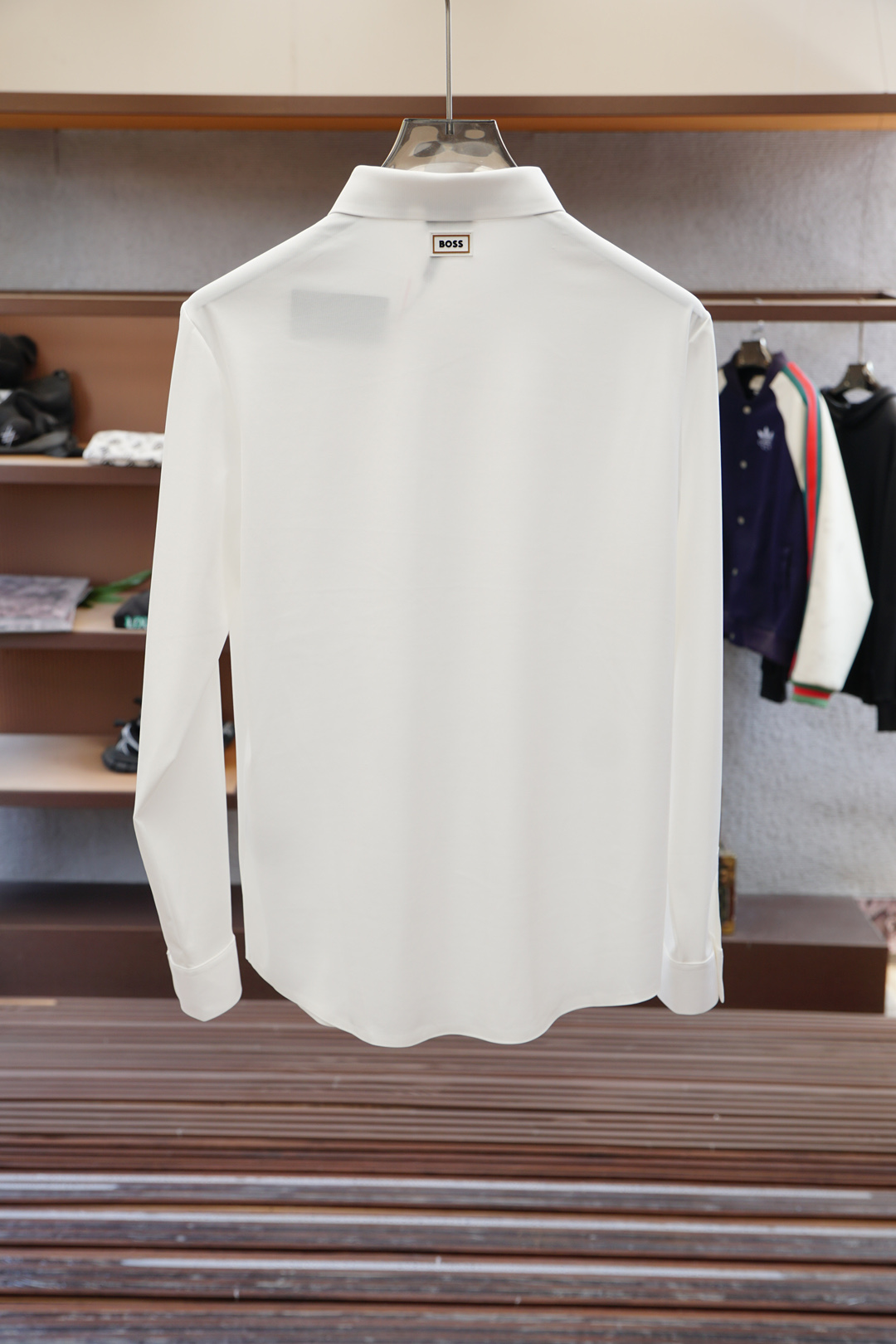 Boss-休闲长袖衬衫🌸翻领宽松尖领衬衣 同步官网发售 面料丝滑有光泽，免烫抗皱垂感十足，98%棉➕2%