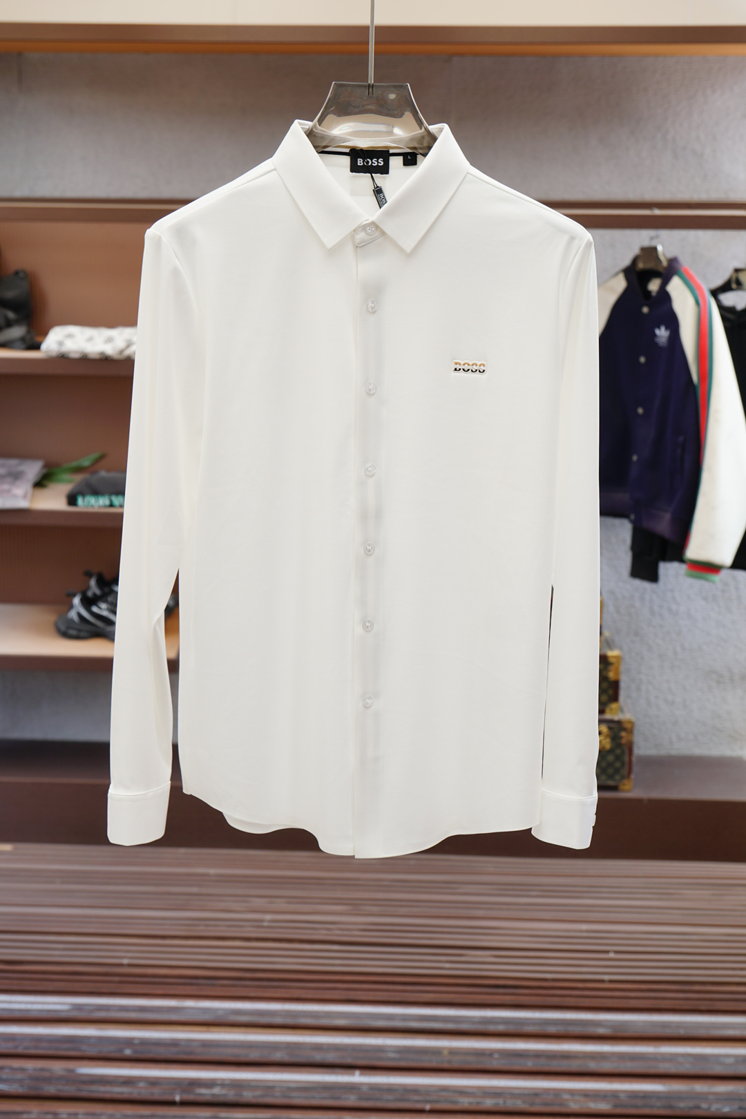 Boss-休闲长袖衬衫🌸翻领宽松尖领衬衣 同步官网发售 面料丝滑有光泽，免烫抗皱垂感十足，98%棉➕2%