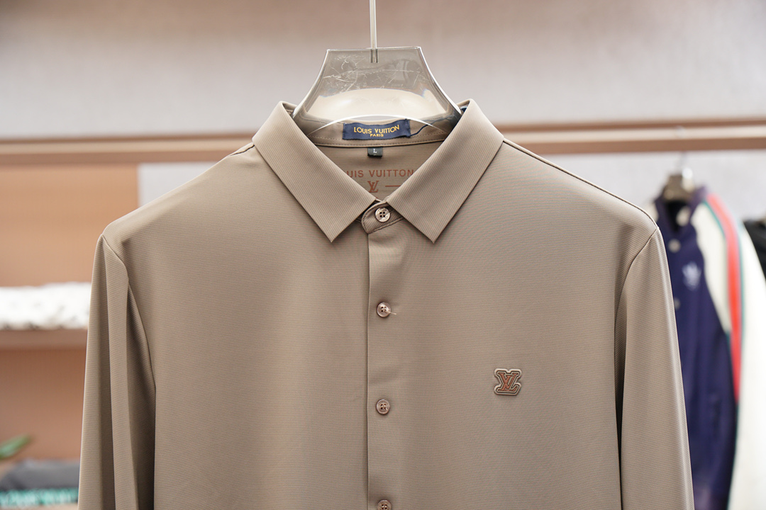 LV 路易威登-休闲长袖衬衫🌸翻领宽松尖领衬衣 同步官网发售 面料丝滑有光泽，免烫抗皱垂感十足，98%棉