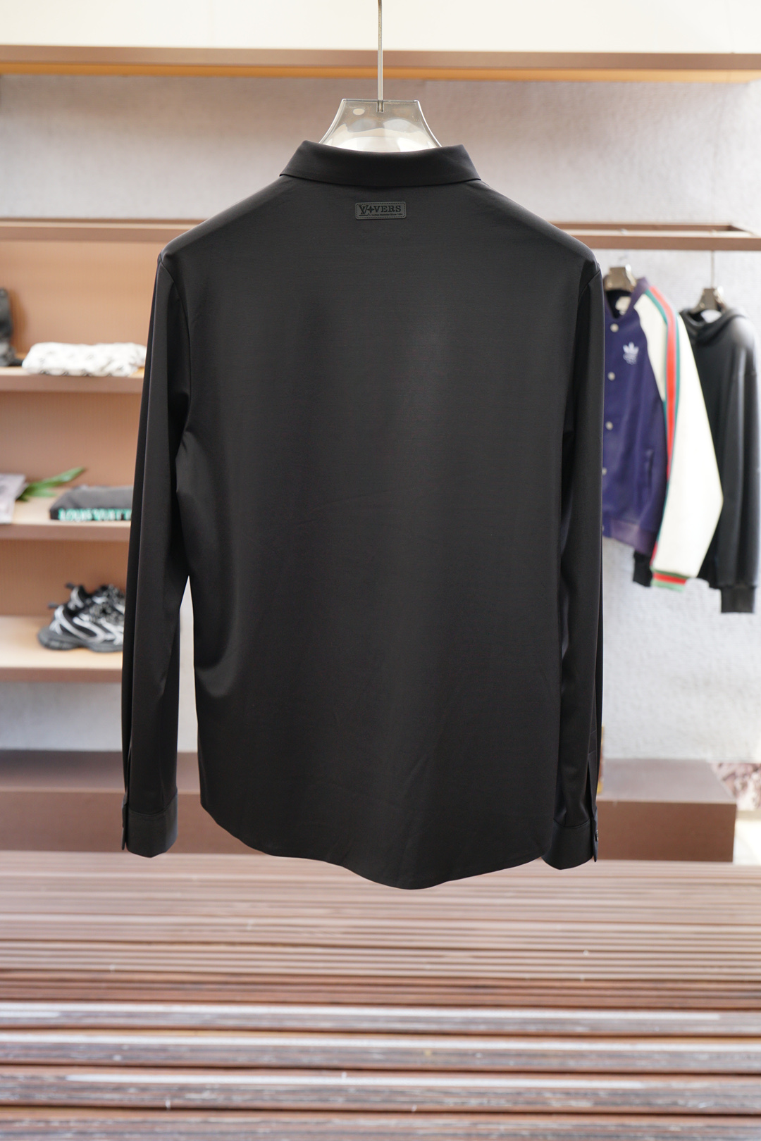 LV 路易威登-休闲长袖衬衫🌸翻领宽松尖领衬衣 同步官网发售 面料丝滑有光泽，免烫抗皱垂感十足，98%棉