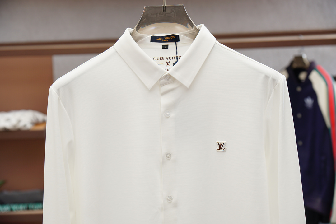 Lv-路易威登-休闲长袖衬衫🌸翻领宽松尖领衬衣 同步官网发售 面料丝滑有光泽，免烫抗皱垂感十足，98%棉