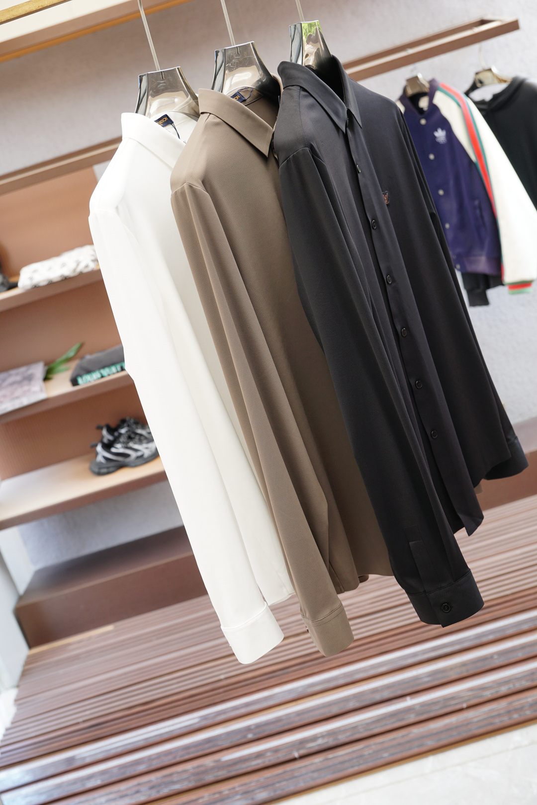 Lv-路易威登-休闲长袖衬衫🌸翻领宽松尖领衬衣 同步官网发售 面料丝滑有光泽，免烫抗皱垂感十足，98%棉