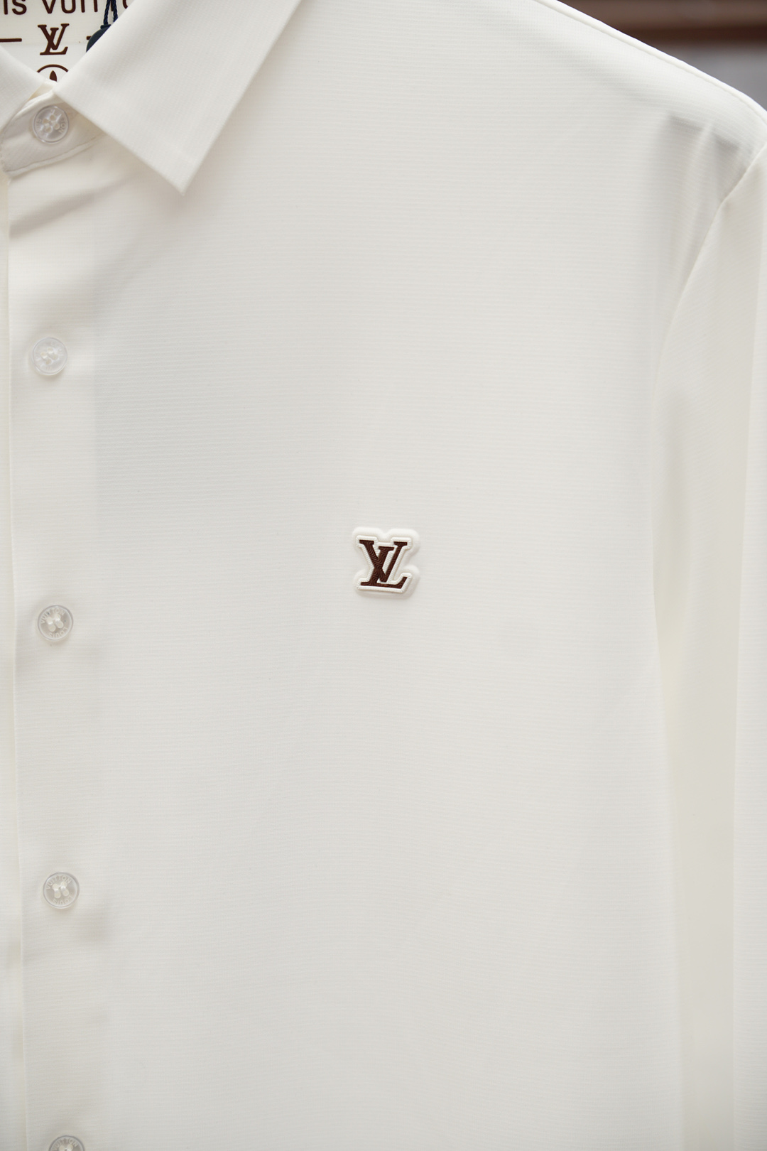Lv-路易威登-休闲长袖衬衫🌸翻领宽松尖领衬衣 同步官网发售 面料丝滑有光泽，免烫抗皱垂感十足，98%棉