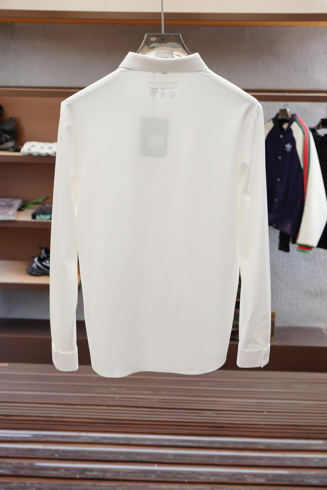 Lv-路易威登-休闲长袖衬衫🌸翻领宽松尖领衬衣 同步官网发售 面料丝滑有光泽，免烫抗皱垂感十足，98%棉